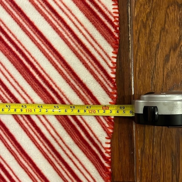 2 Like NEW Roundy Apparel 60”x48” Soft Fleece Holiday Blankets. - Picture 10 of 16